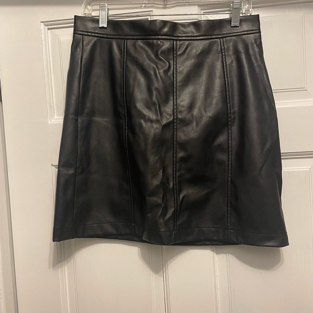 Banana Republic black faux leather shirt back zip skirt size 8